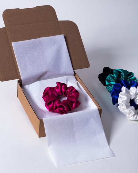 Satynowa Scrunchie - mocny róż